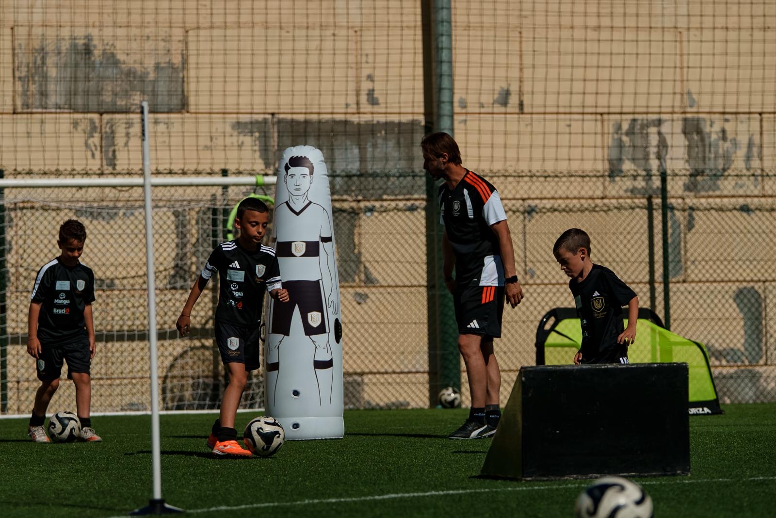 Allenamento individuale con sagoma e giovani atleti CB Ungaro